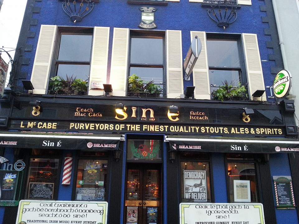 Sin É