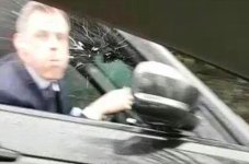 4A19956600000578-5488435-Sky_Sports_pundit_Jamie_Carragher_has_been_filmed_spitting_at_a_-a-20...jpg